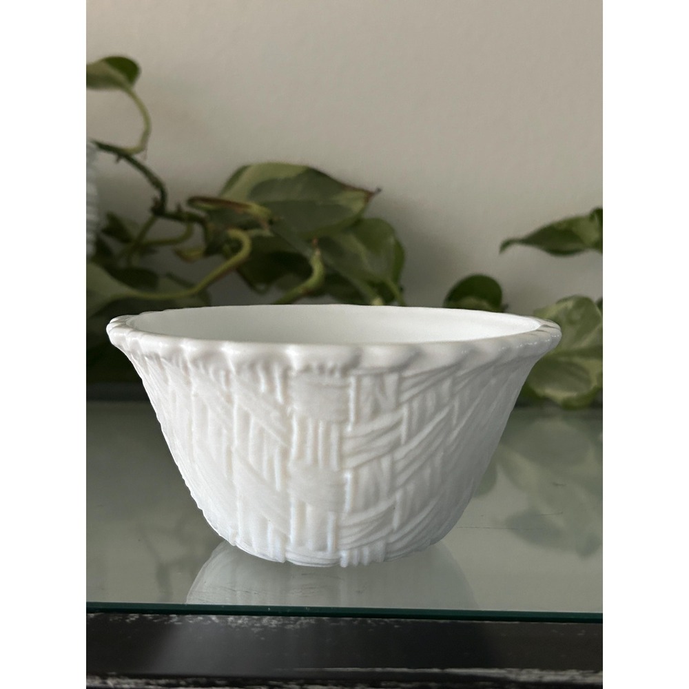 1960s Indiana Glass Weavetex Milk Glass Berry Bowl